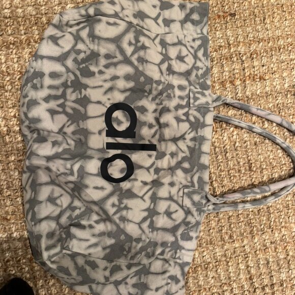 ALO Yoga Reusable Tote Bag - Picture 2 of 2